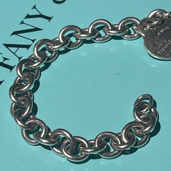Tiffany & Co. Please Return To Tiffany & Co. New York Silver Heart Tag Bracelet - Picture 13 of 17